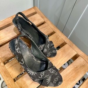 UGG Women's Black and Gray Patterned Sandals